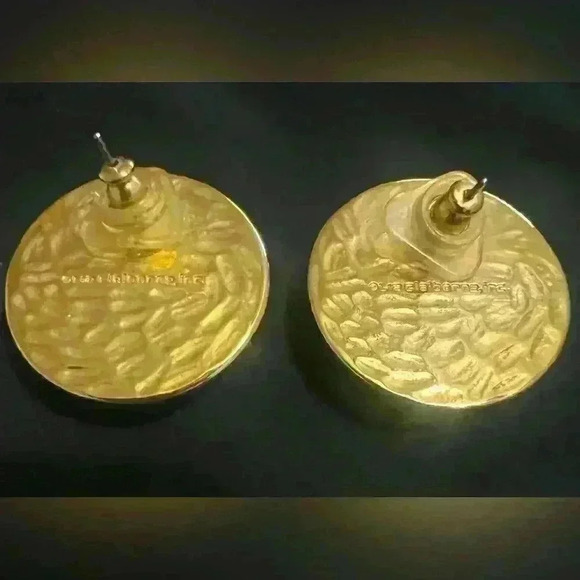 Vintage Liz Claiborne Gold Tone Heraldic Coat Of Arms Pierced Earrings - Picture 2 of 3